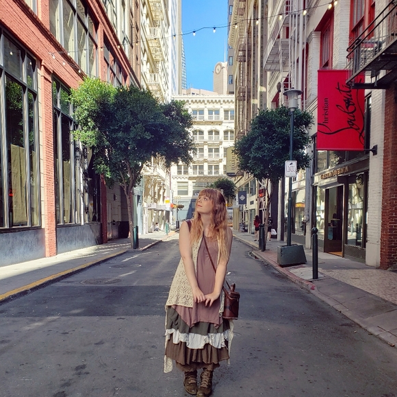 Meet your Posher - Picture 2 of 3